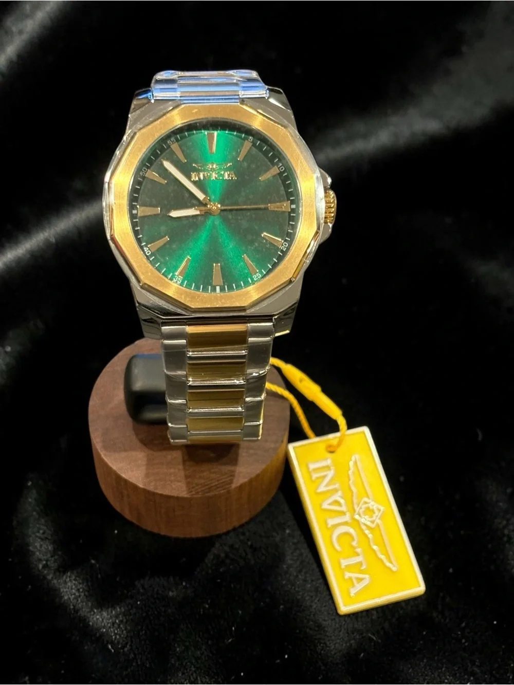 Invicta Speedway 46836 Men’s 42mm Green Sunburst Dial Two-Tone Quartz watch